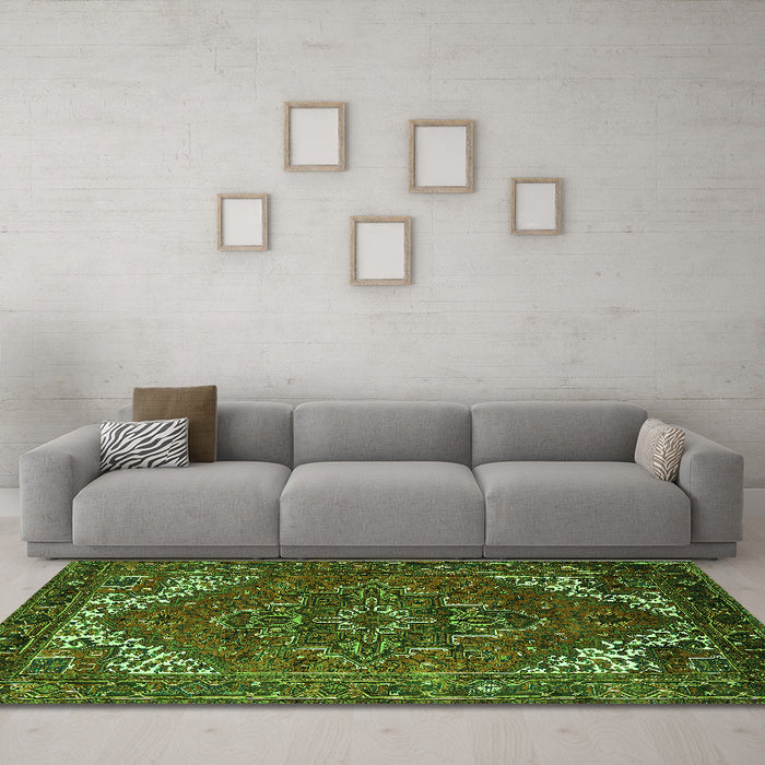 Machine Washable Persian Green Traditional Area Rugs in a Living Room,, wshurb2850grn