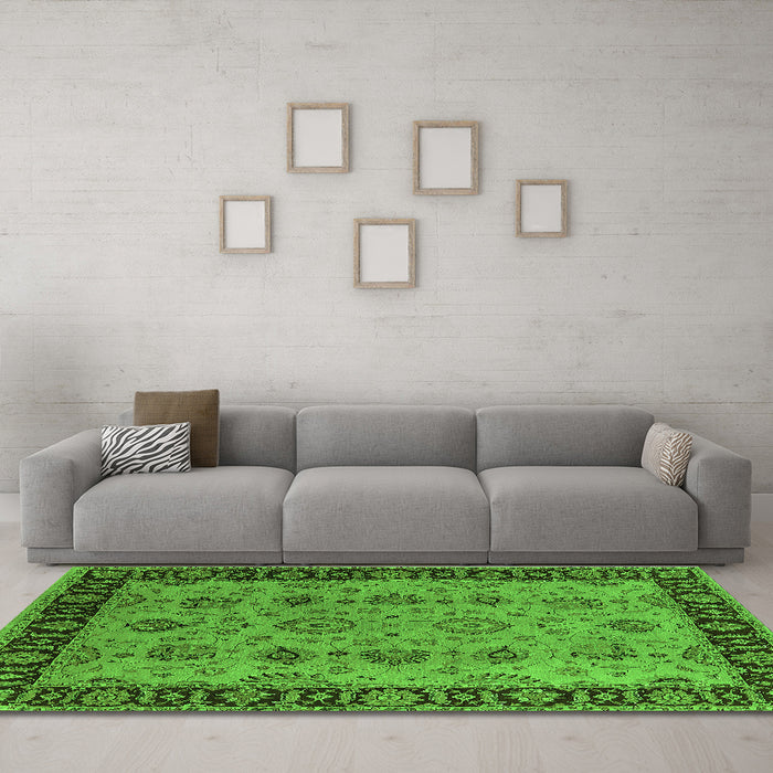 Machine Washable Oriental Green Traditional Area Rugs in a Living Room,, wshurb2851grn