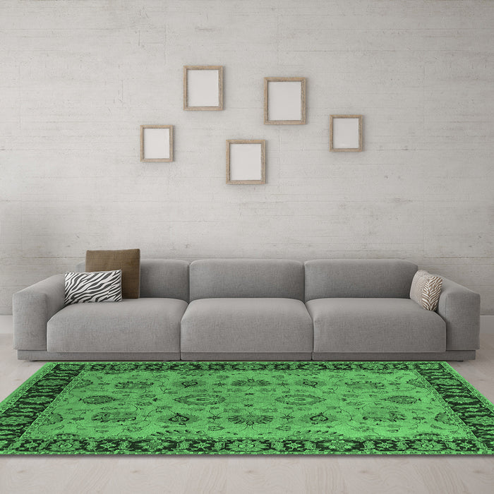 Machine Washable Oriental Emerald Green Traditional Area Rugs in a Living Room,, wshurb2851emgrn