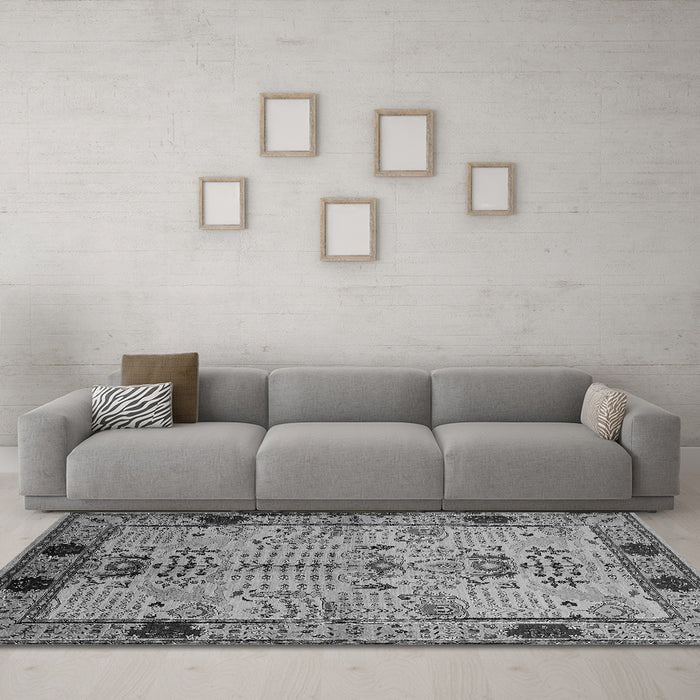 Machine Washable Oriental Gray Traditional Rug in a Living Room,, wshurb2852gry
