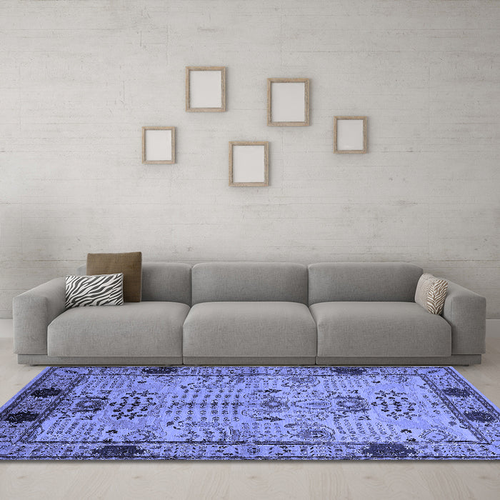 Machine Washable Oriental Blue Traditional Rug in a Living Room, wshurb2852blu