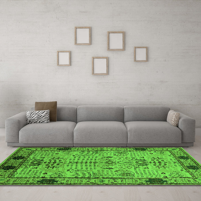 Machine Washable Oriental Green Traditional Area Rugs in a Living Room,, wshurb2852grn