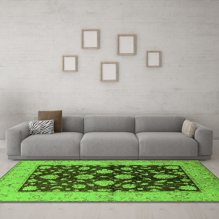 Machine Washable Oriental Green Traditional Area Rugs in a Living Room,, wshurb2855grn