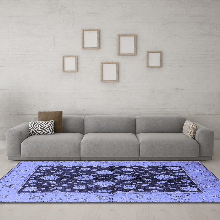 Machine Washable Oriental Blue Traditional Rug in a Living Room, wshurb2855blu