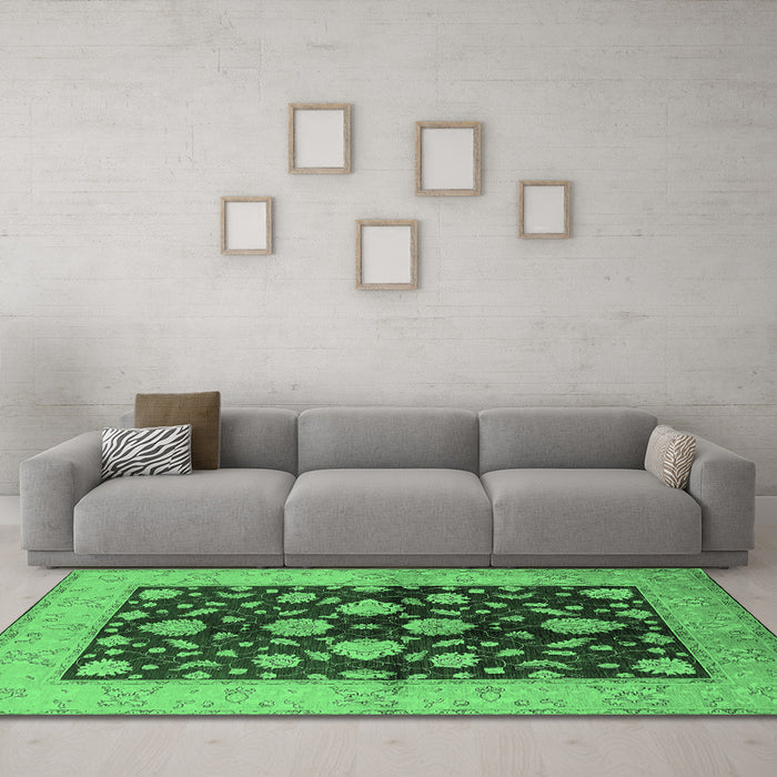 Machine Washable Oriental Emerald Green Traditional Area Rugs in a Living Room,, wshurb2855emgrn