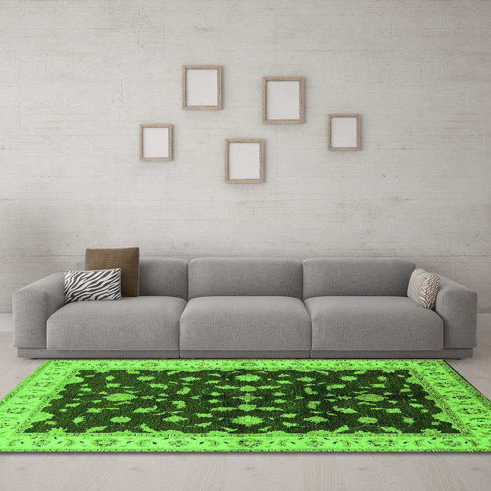 Machine Washable Oriental Green Traditional Area Rugs in a Living Room,, wshurb2856grn
