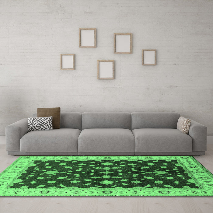 Machine Washable Oriental Emerald Green Traditional Area Rugs in a Living Room,, wshurb2856emgrn