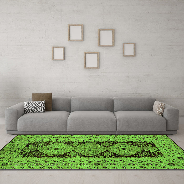Machine Washable Oriental Green Traditional Area Rugs in a Living Room,, wshurb2860grn