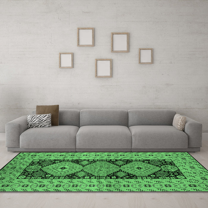 Machine Washable Oriental Emerald Green Traditional Area Rugs in a Living Room,, wshurb2860emgrn