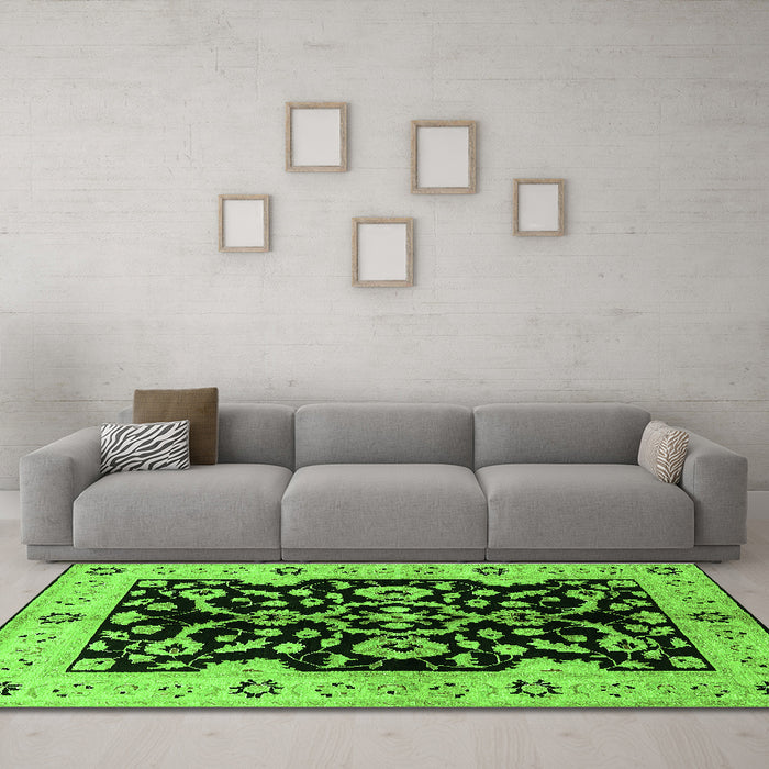 Machine Washable Oriental Green Traditional Area Rugs in a Living Room,, wshurb2861grn