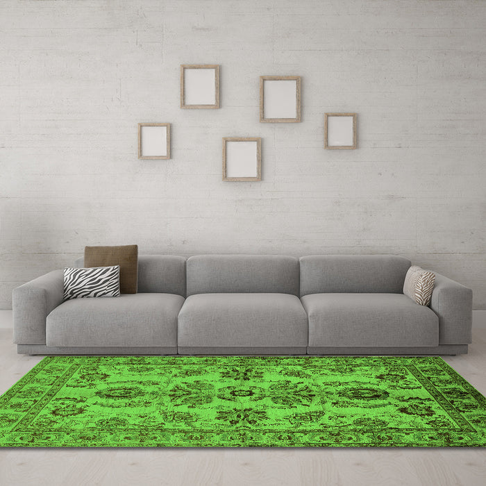Machine Washable Oriental Green Industrial Area Rugs in a Living Room,, wshurb2870grn