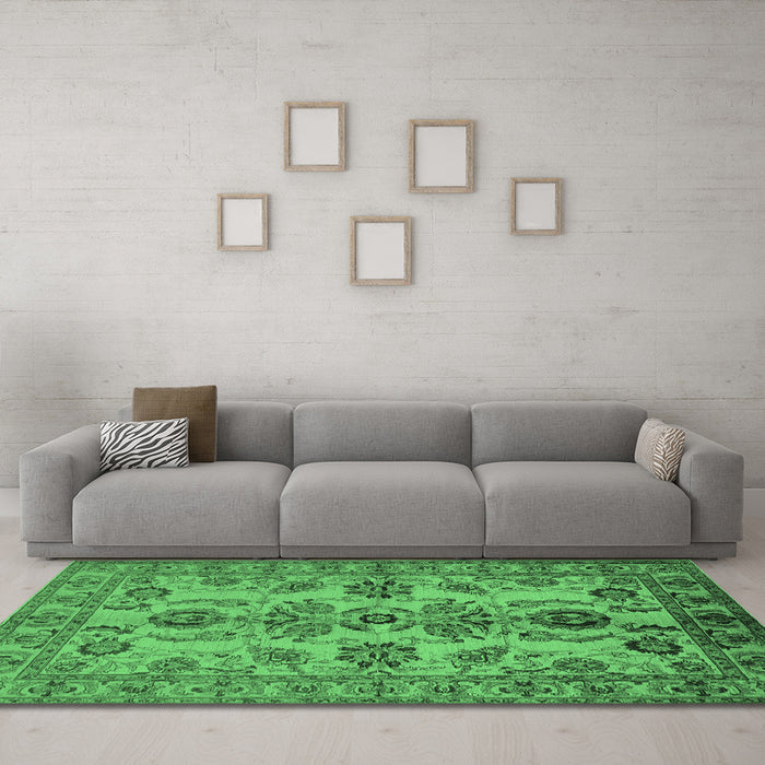 Machine Washable Oriental Emerald Green Industrial Area Rugs in a Living Room,, wshurb2870emgrn