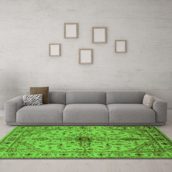 Machine Washable Oriental Green Industrial Area Rugs in a Living Room,, wshurb2871grn