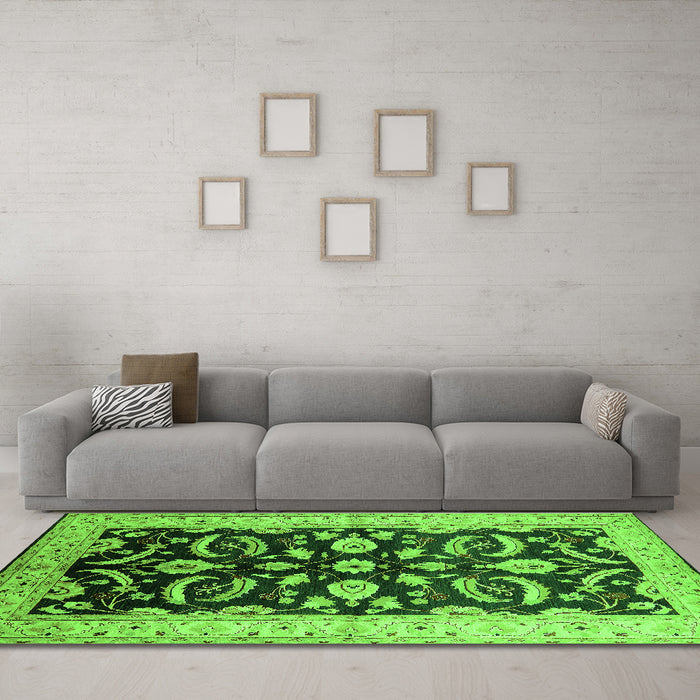 Machine Washable Oriental Green Traditional Area Rugs in a Living Room,, wshurb2878grn