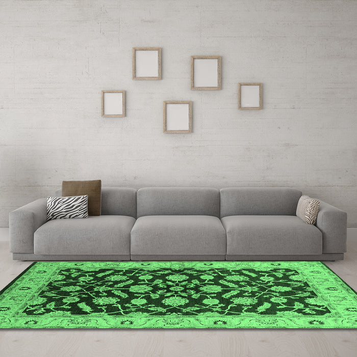 Machine Washable Oriental Emerald Green Traditional Area Rugs in a Living Room,, wshurb2879emgrn