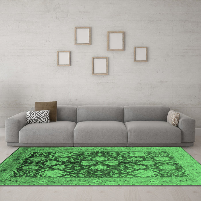 Machine Washable Oriental Emerald Green Traditional Area Rugs in a Living Room,, wshurb2883emgrn