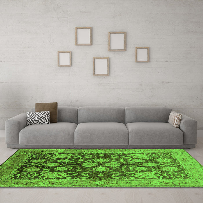 Machine Washable Oriental Green Traditional Area Rugs in a Living Room,, wshurb2883grn