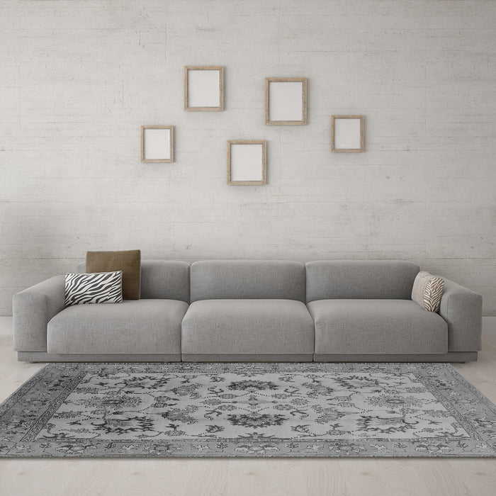 Machine Washable Oriental Gray Traditional Rug in a Living Room,, wshurb2884gry