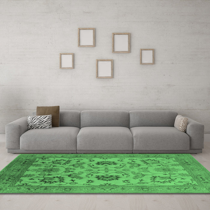 Machine Washable Oriental Emerald Green Traditional Area Rugs in a Living Room,, wshurb2884emgrn