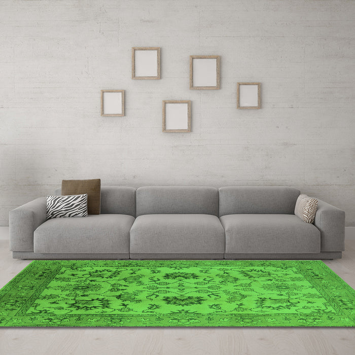 Machine Washable Oriental Green Traditional Area Rugs in a Living Room,, wshurb2884grn