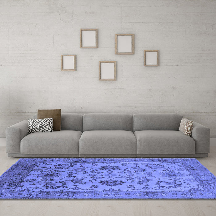 Machine Washable Oriental Blue Traditional Rug in a Living Room, wshurb2884blu