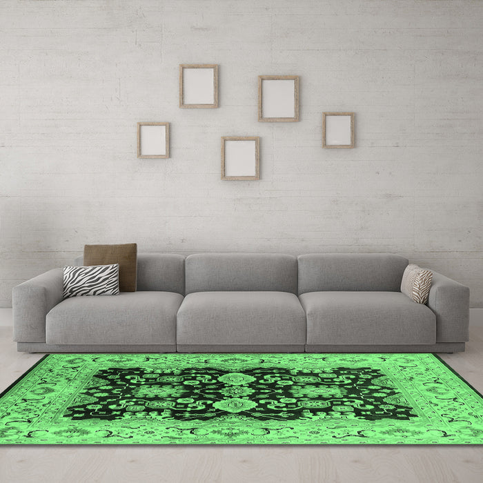 Machine Washable Oriental Emerald Green Traditional Area Rugs in a Living Room,, wshurb2885emgrn