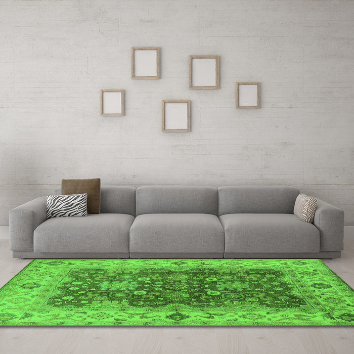 Machine Washable Oriental Green Traditional Area Rugs in a Living Room,, wshurb2886grn