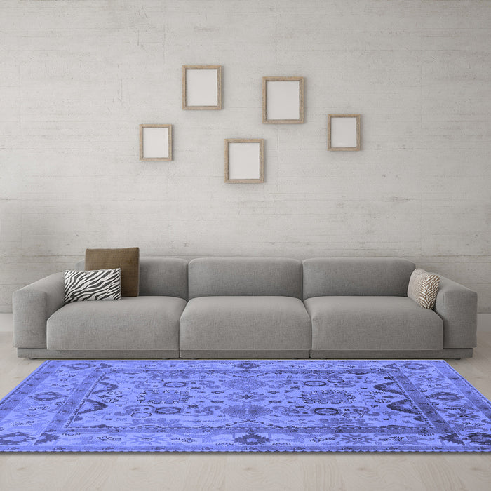 Machine Washable Oriental Blue Traditional Rug in a Living Room, wshurb2888blu