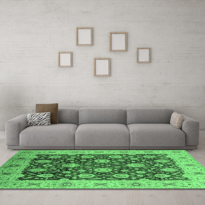 Machine Washable Oriental Emerald Green Traditional Area Rugs in a Living Room,, wshurb2891emgrn