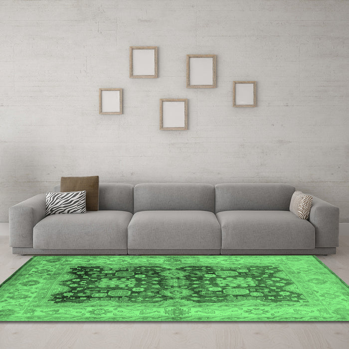 Machine Washable Oriental Emerald Green Traditional Area Rugs in a Living Room,, wshurb2911emgrn