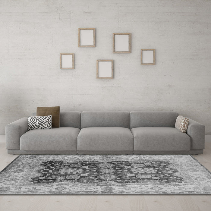 Machine Washable Oriental Gray Traditional Rug in a Living Room,, wshurb2911gry