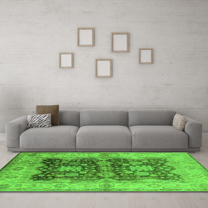 Machine Washable Oriental Green Traditional Area Rugs in a Living Room,, wshurb2911grn