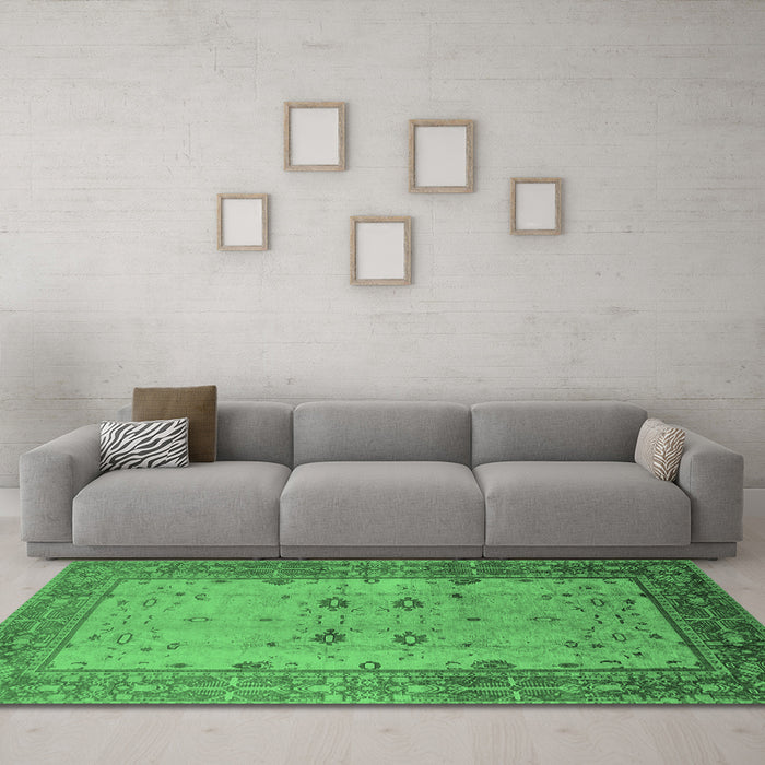 Machine Washable Oriental Emerald Green Traditional Area Rugs in a Living Room,, wshurb2914emgrn