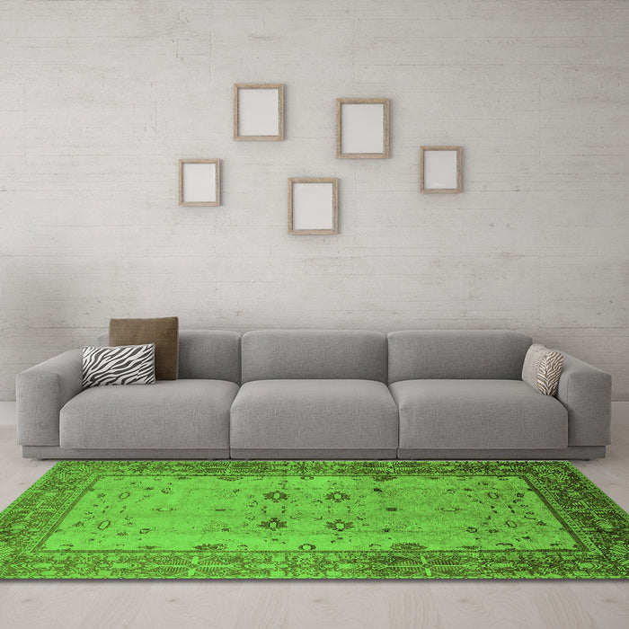 Machine Washable Oriental Green Traditional Area Rugs in a Living Room,, wshurb2914grn