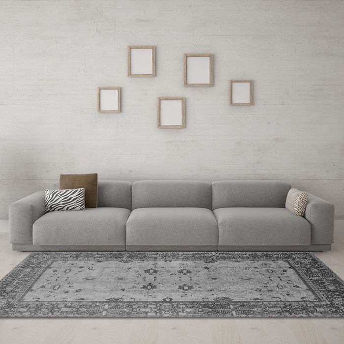 Machine Washable Oriental Gray Traditional Rug in a Living Room,, wshurb2914gry