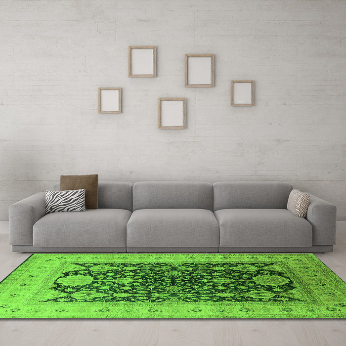 Machine Washable Oriental Green Traditional Area Rugs in a Living Room,, wshurb2916grn