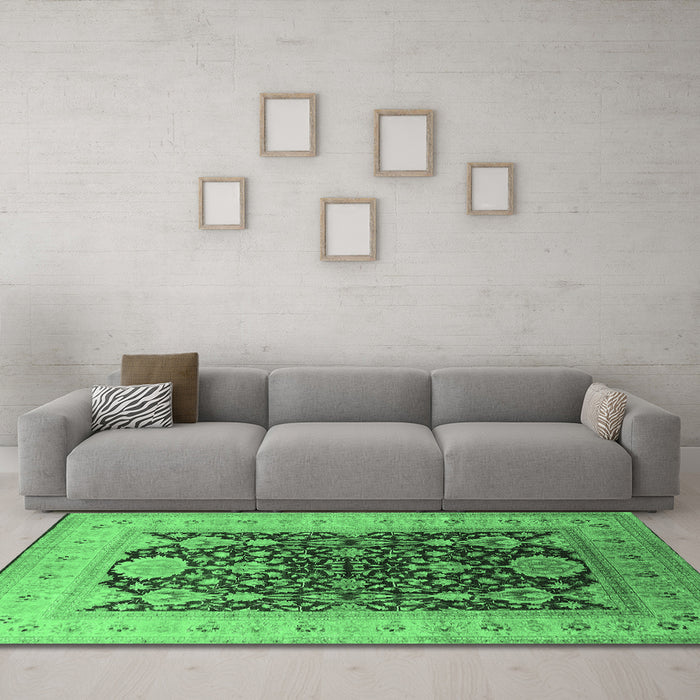 Machine Washable Oriental Emerald Green Traditional Area Rugs in a Living Room,, wshurb2916emgrn