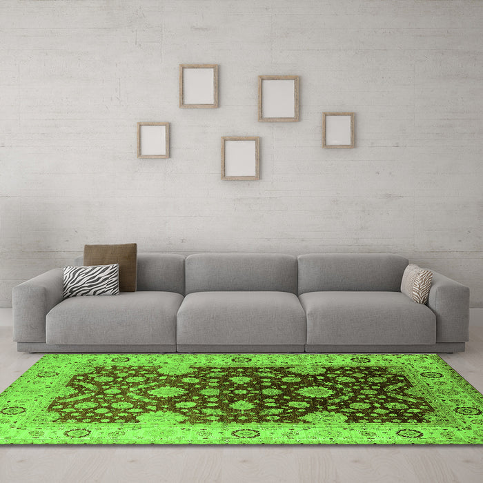 Machine Washable Oriental Green Traditional Area Rugs in a Living Room,, wshurb2917grn