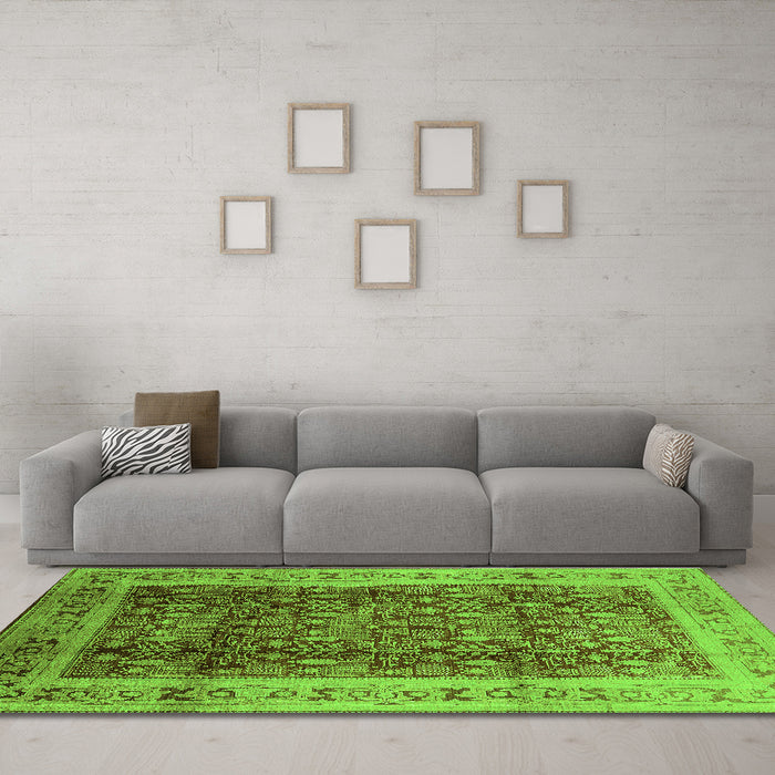 Machine Washable Oriental Green Traditional Area Rugs in a Living Room,, wshurb2918grn