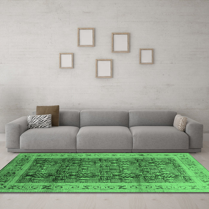 Machine Washable Oriental Emerald Green Traditional Area Rugs in a Living Room,, wshurb2918emgrn
