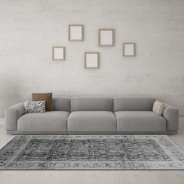 Machine Washable Oriental Gray Traditional Rug in a Living Room,, wshurb2918gry