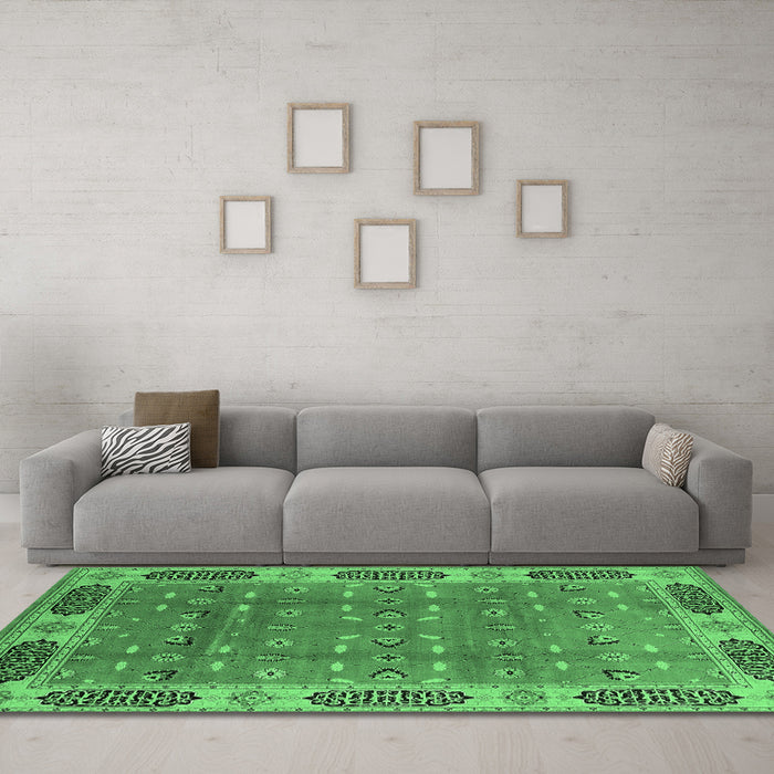 Machine Washable Oriental Emerald Green Traditional Area Rugs in a Living Room,, wshurb2919emgrn