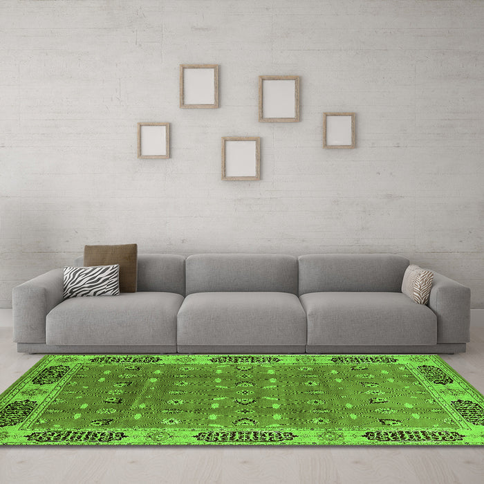 Machine Washable Oriental Green Traditional Area Rugs in a Living Room,, wshurb2919grn
