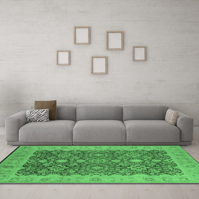 Machine Washable Oriental Emerald Green Traditional Area Rugs in a Living Room,, wshurb2922emgrn