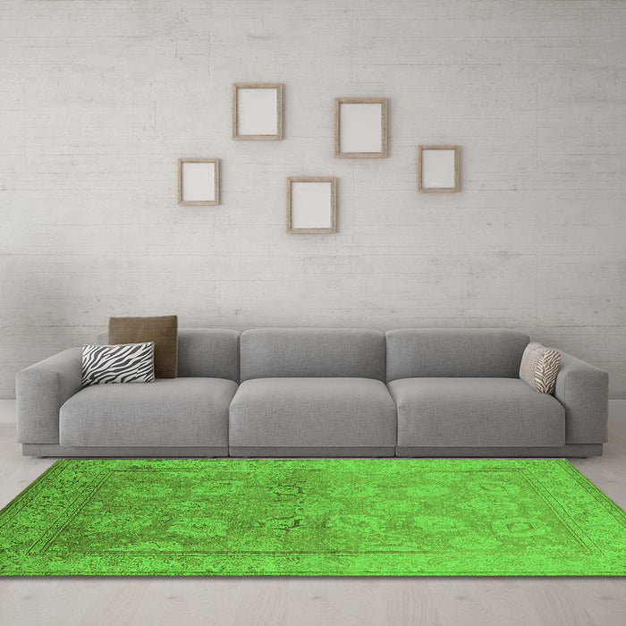 Machine Washable Oriental Green Traditional Area Rugs in a Living Room,, wshurb2923grn