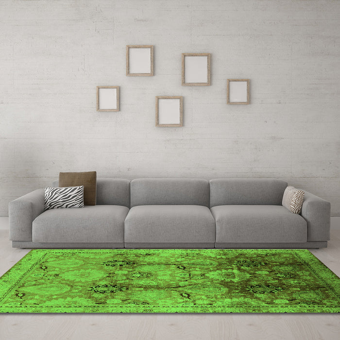 Machine Washable Oriental Green Traditional Area Rugs in a Living Room,, wshurb2924grn