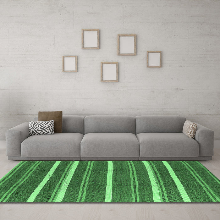 Machine Washable Oriental Emerald Green Industrial Area Rugs in a Living Room,, wshurb2927emgrn