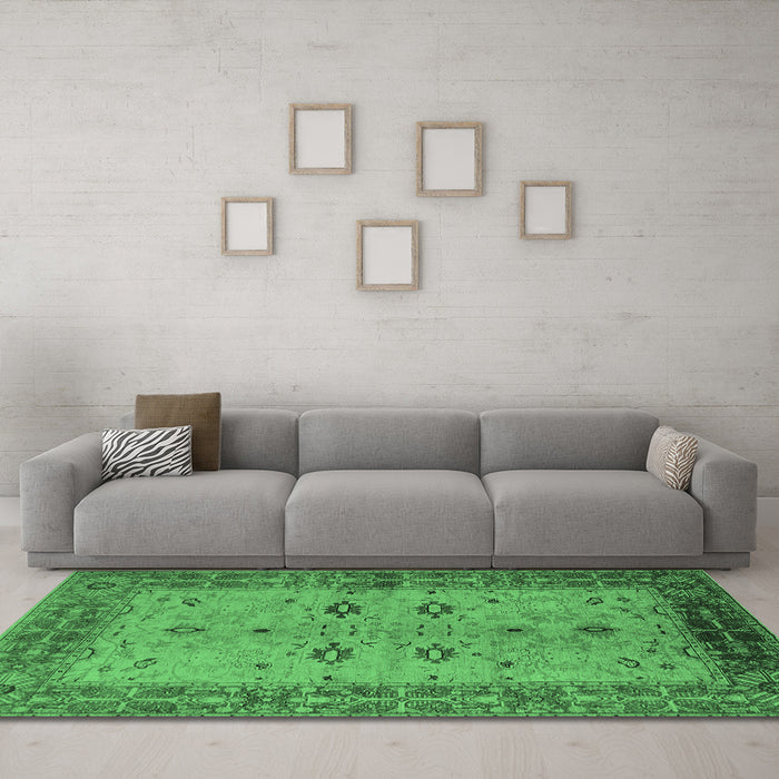 Machine Washable Oriental Emerald Green Traditional Area Rugs in a Living Room,, wshurb2928emgrn