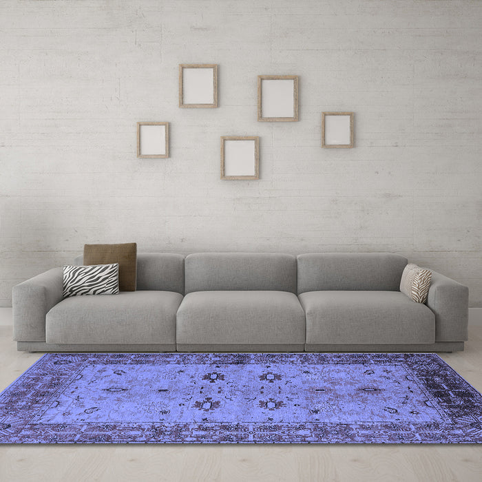 Machine Washable Oriental Blue Traditional Rug in a Living Room, wshurb2928blu