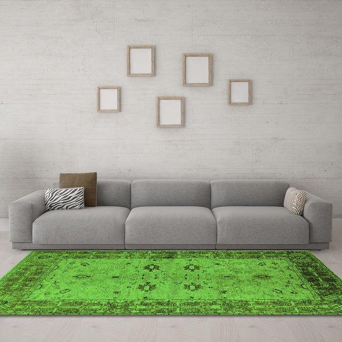 Machine Washable Oriental Green Traditional Area Rugs in a Living Room,, wshurb2928grn